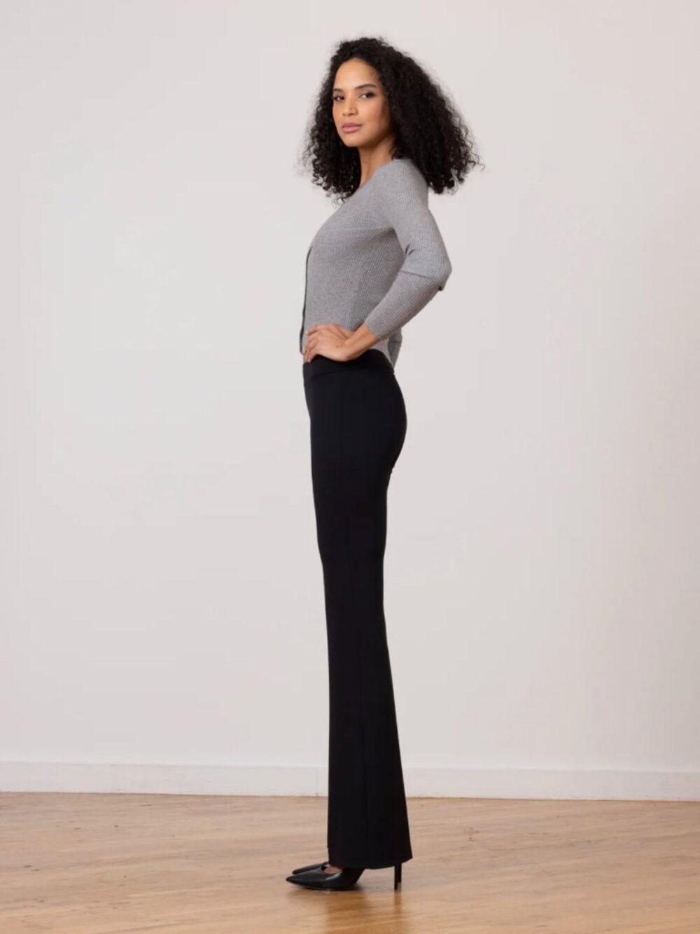 Avenue Montaigne "Bellini" pull-on flare pants, black, size 8
